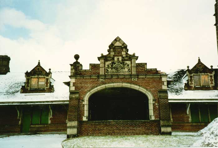 Greensburg train station overhang before renovation